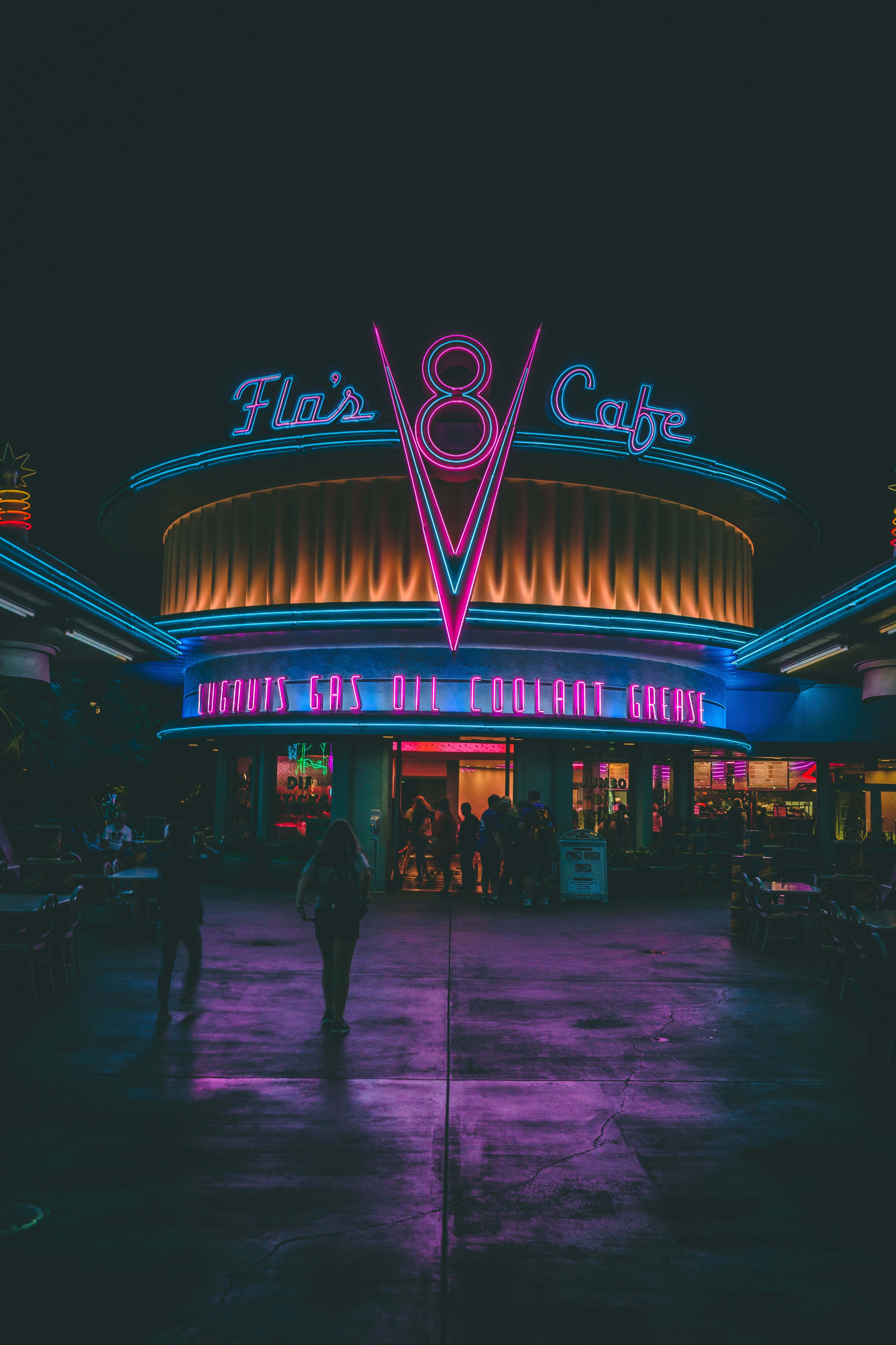 Experiencing The City's Beauty Through Neon Light Aesthetics Background