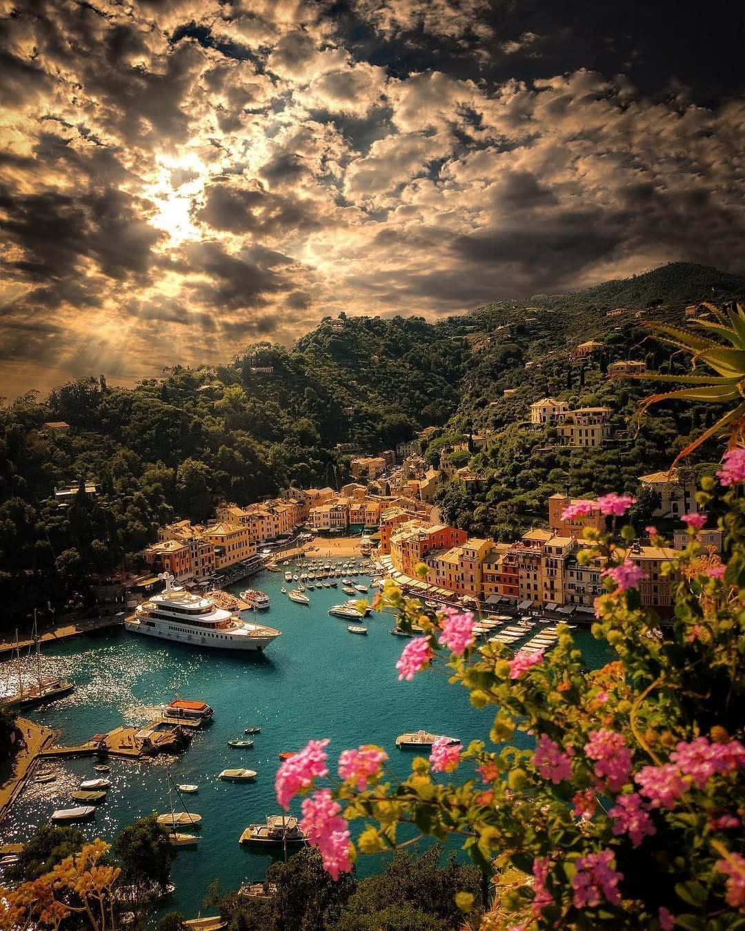 Explore The Beautiful Landscapes Of Cool Places Background