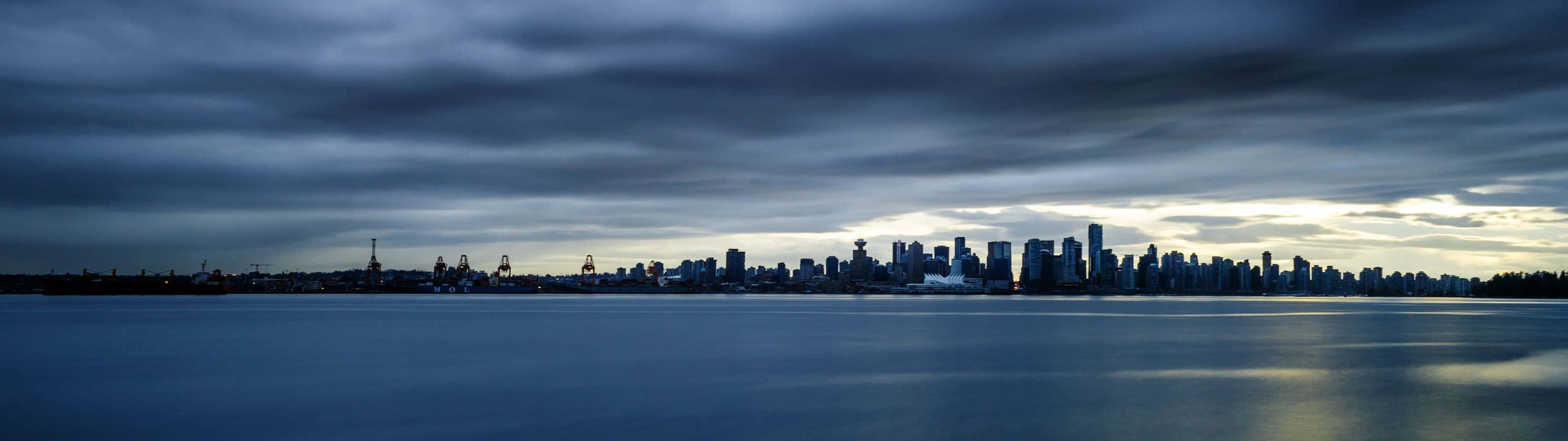 Explore The Beauty Of Wide-angle Vistas With A 3840 X 1080 Wallpaper. Background