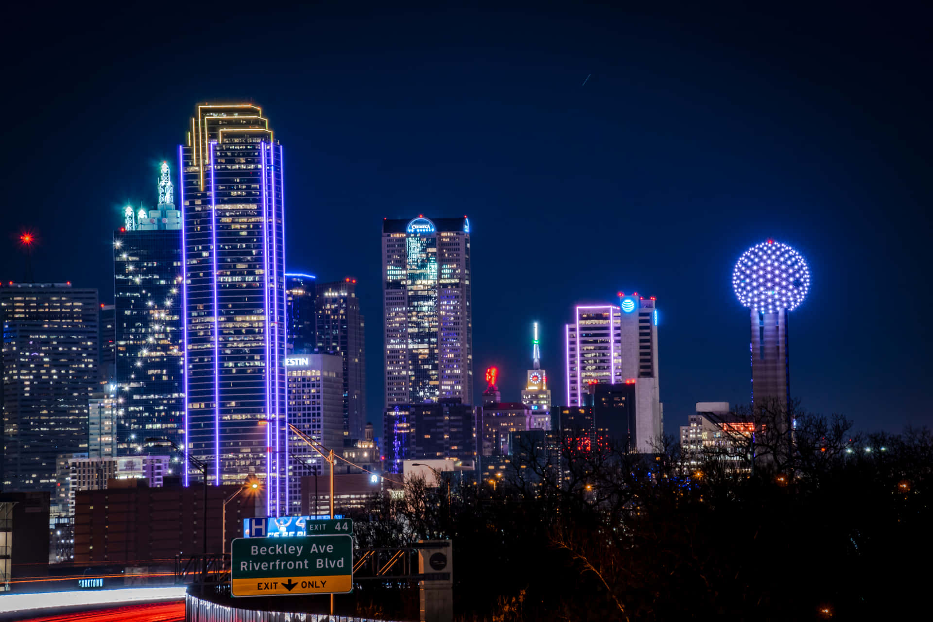 Explore The City Of Dallas, Texas Background