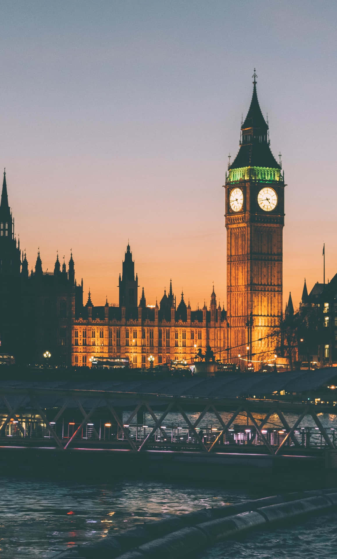 Explore The Exciting Skyline Of London With Your Iphone Background