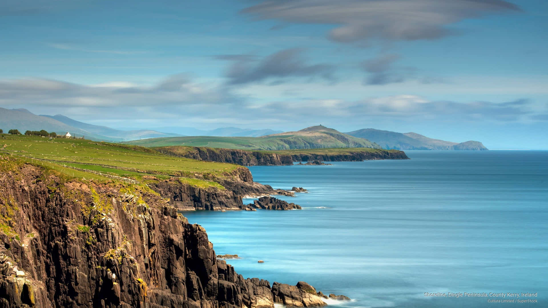 Explore The Rolling Green Hills Of Ireland Background