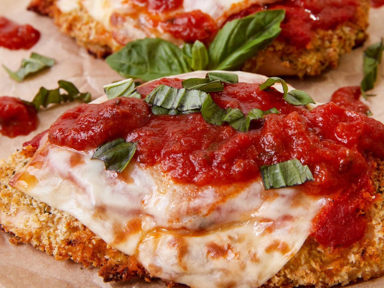 Exquisite Baked Crispy Chicken Parmigiana Dish Background