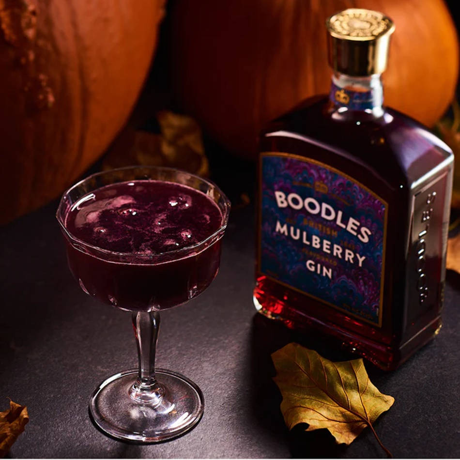 Exquisite Boodles Mulberry Gin Crimson Cocktail Background