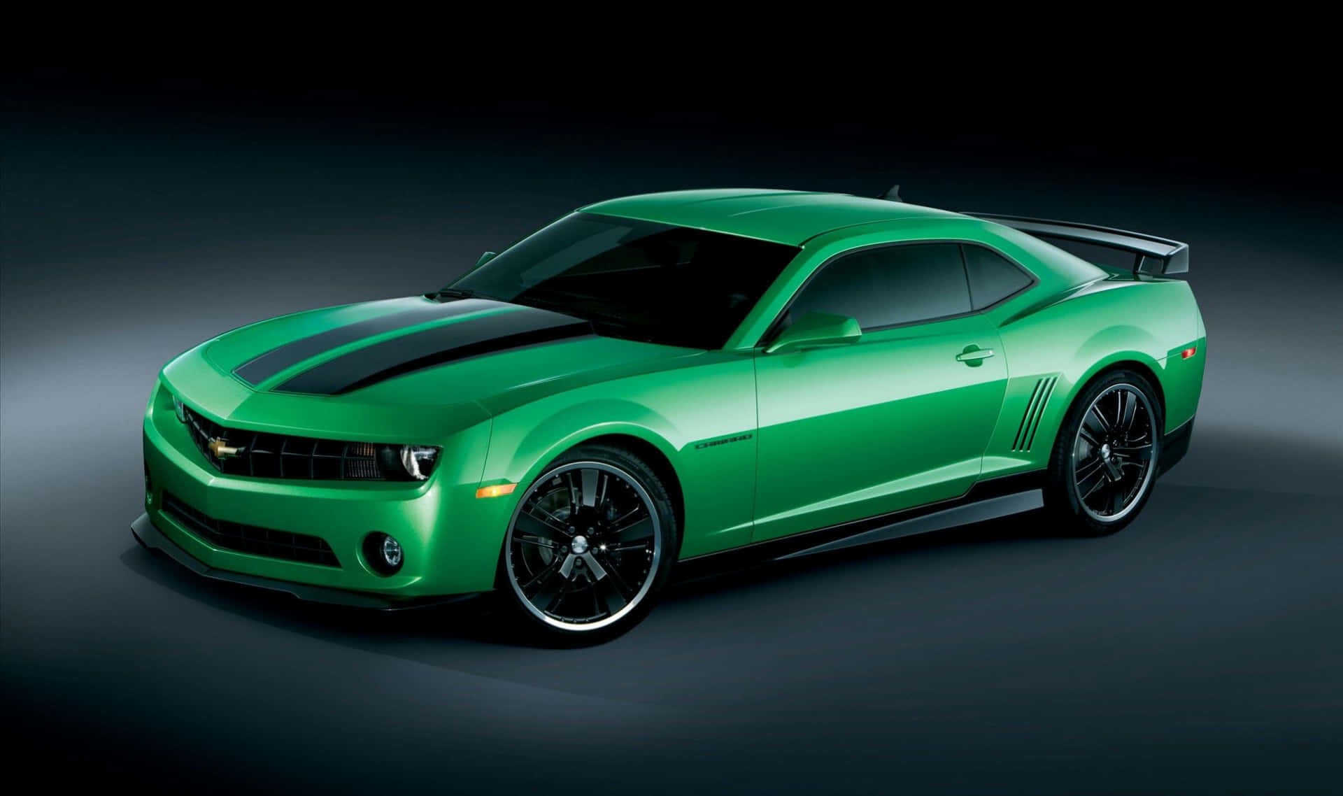 Exquisite Camaro In Full Glory Background