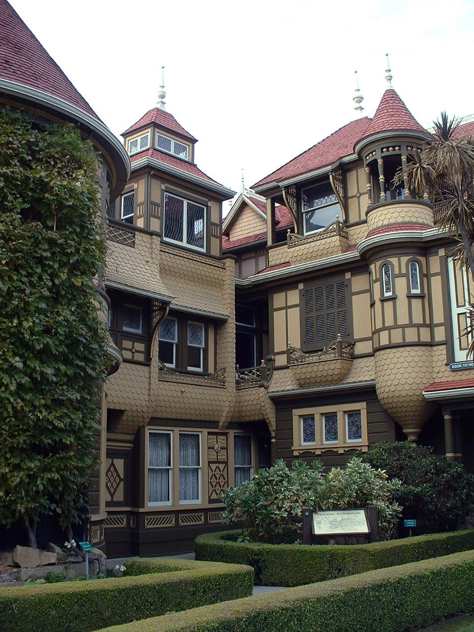 Exterior Of Winchester Mystery House Background