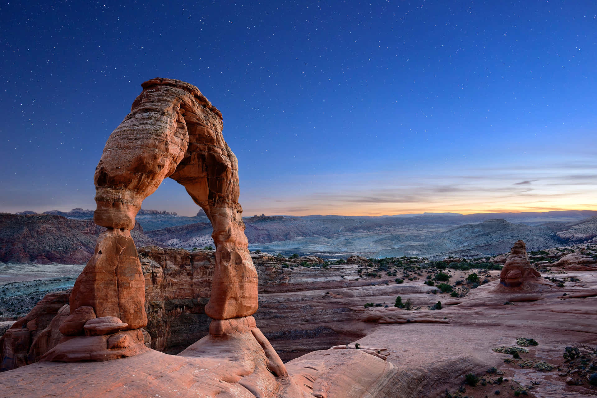 Extraordinary Delicate Arch Background