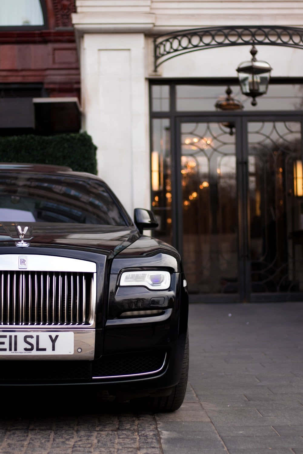 Extravagant Black Rolls Royce Background
