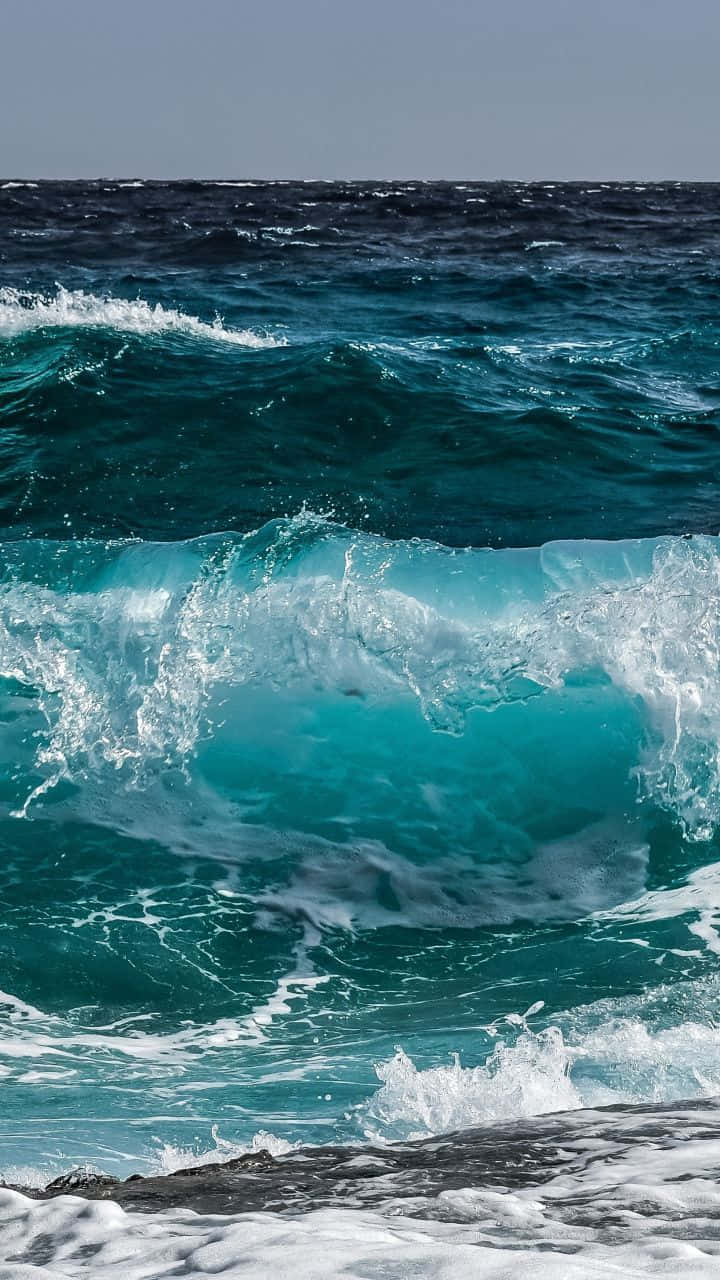 Extreme Ocean Wave Iphone Background