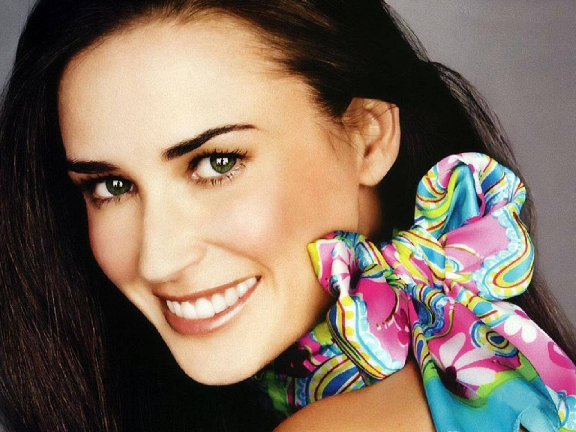Eye Catching American Actress Demi Moore Close Up