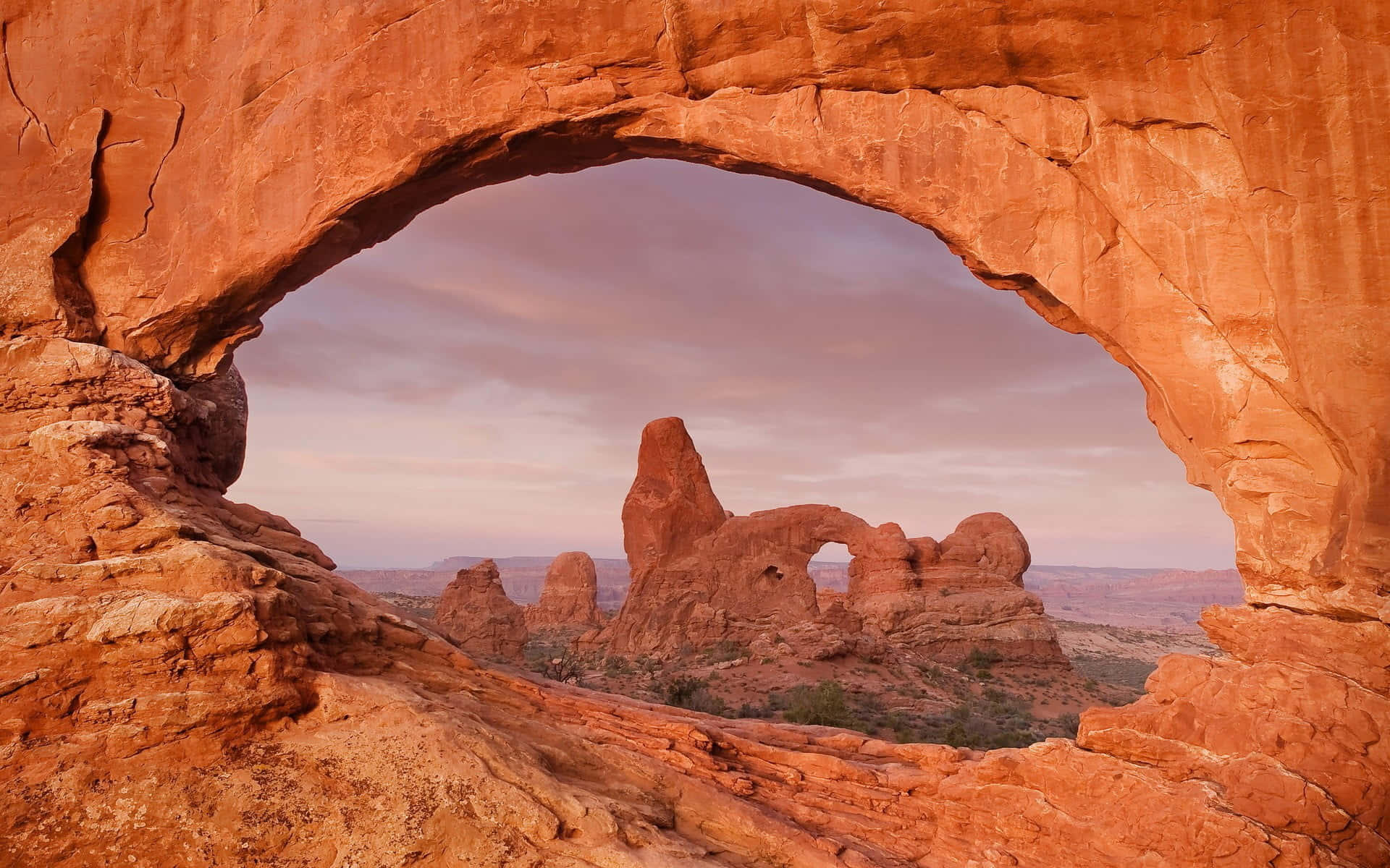 Eye Framing Delicate Arch