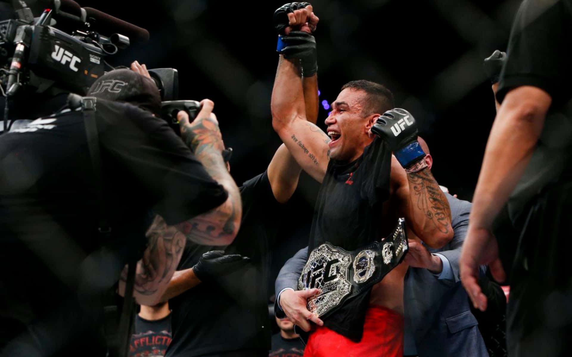 Fabricio Werdum Celebrate Win At Ufc 188