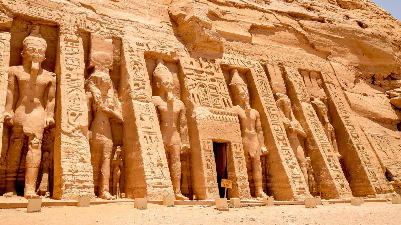 Facade Of Hathor Temple At Abu Simbel Background