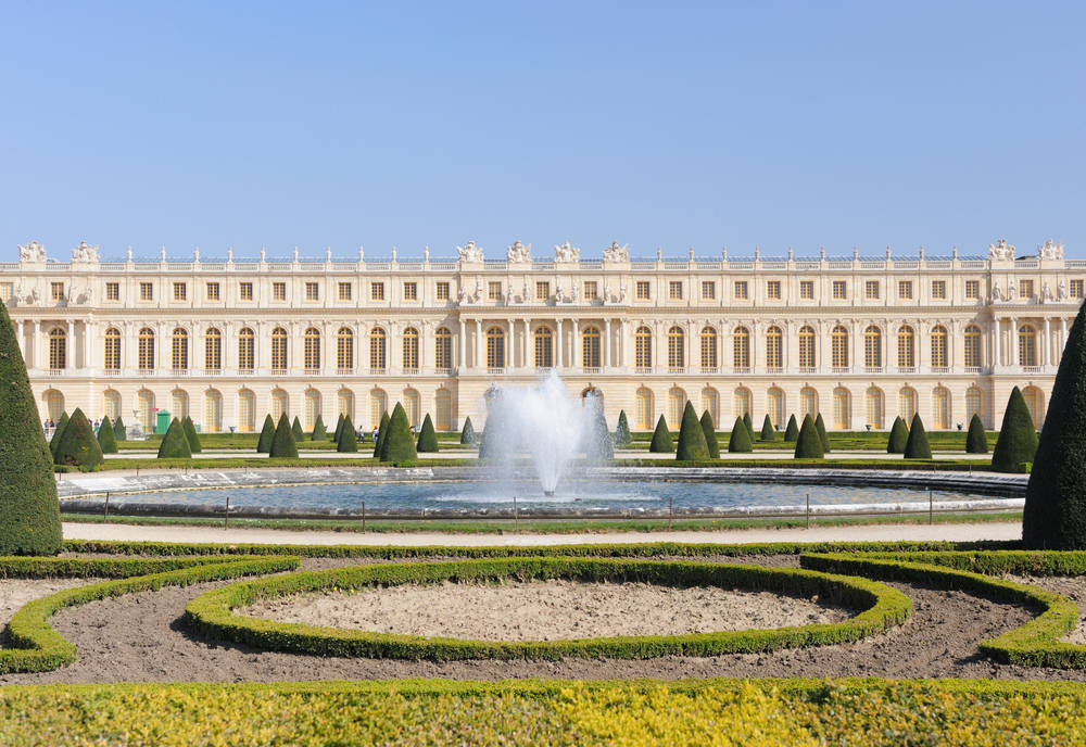 Facade Of The Gardens Of The Palace Of Versailles Background