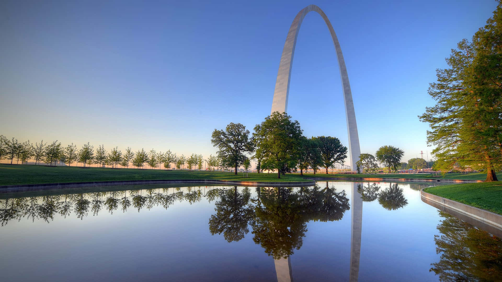 Faded Blue Sky Gateway Arch Background