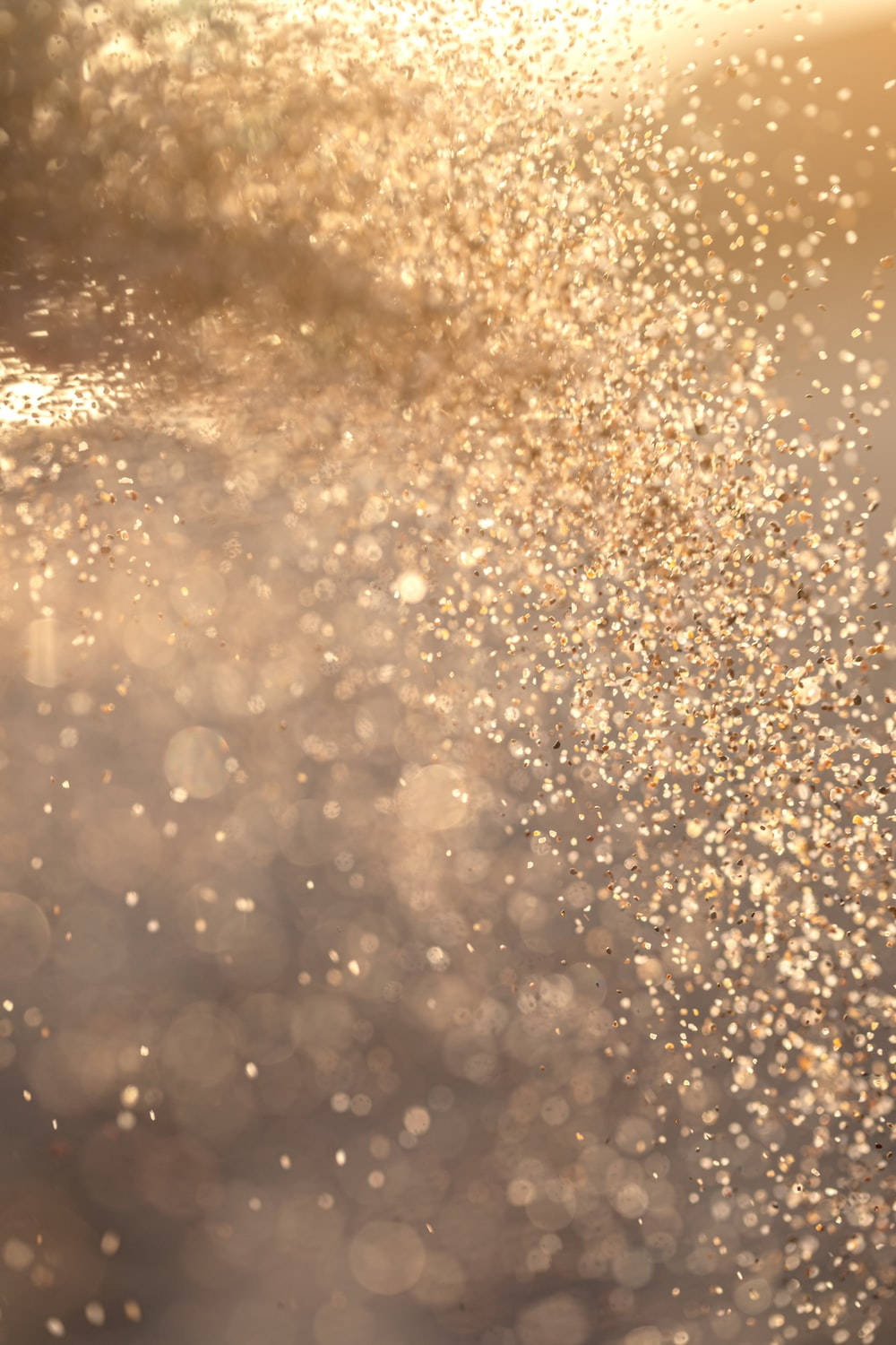 Falling Sparkly Gold Glitters