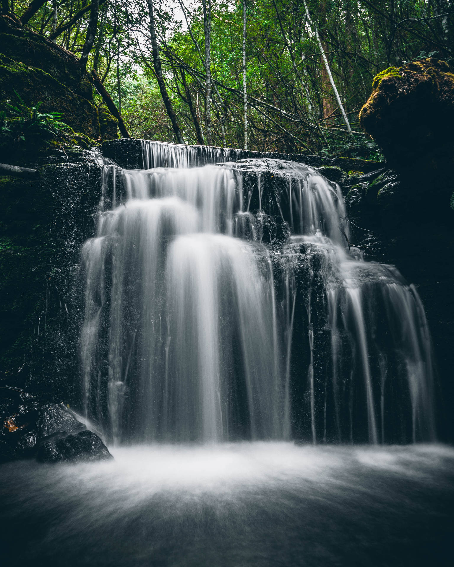 Falling Water Of Strickland Falls Background