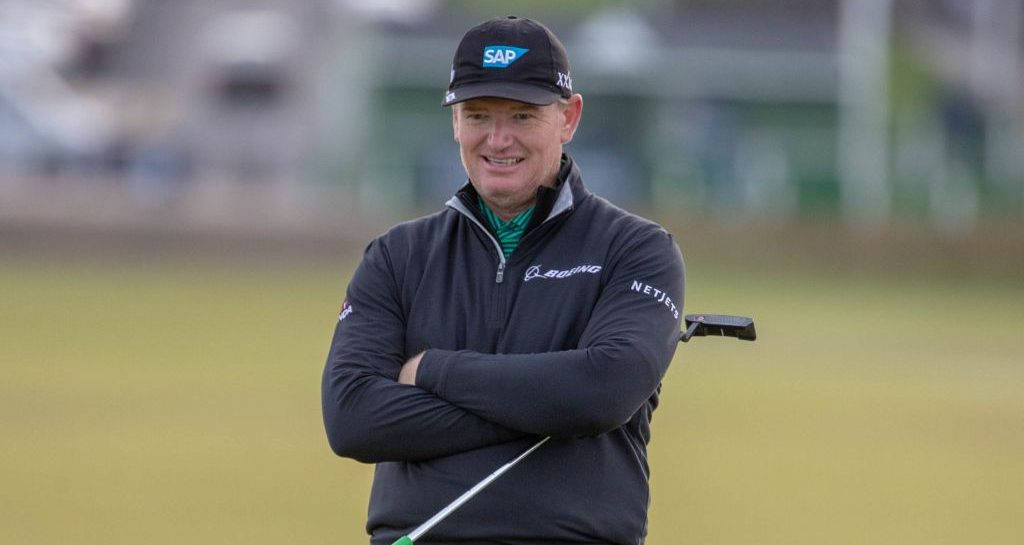 Famed Golfer Ernie Els Posing With Arms Crossed Background