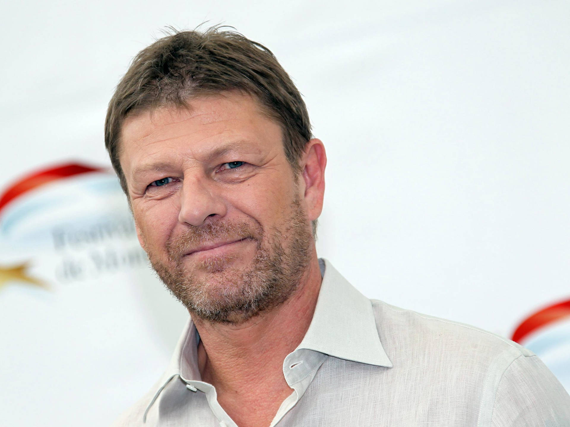 Famed Movie Actor Sean Bean Background