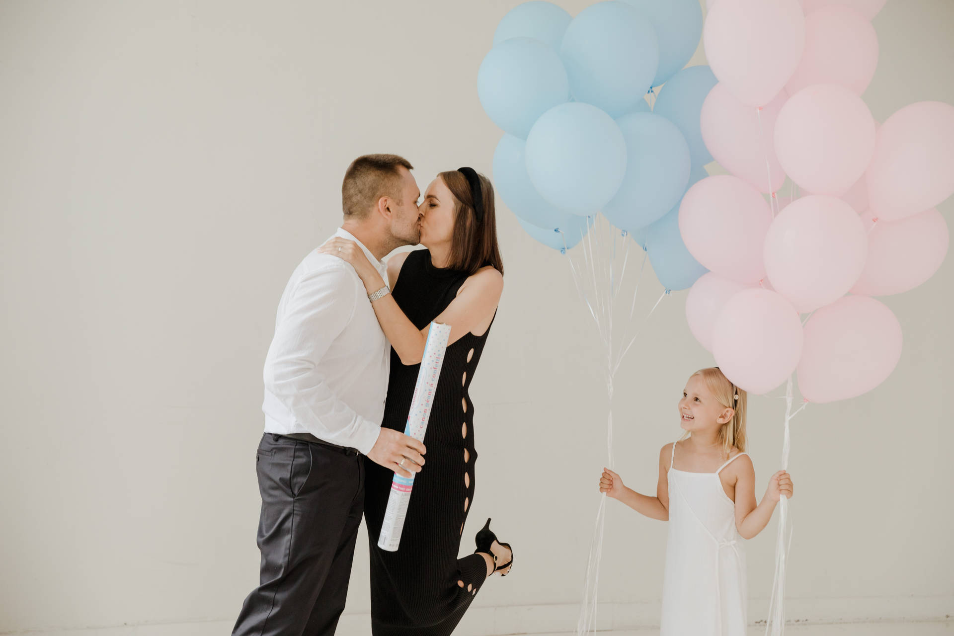 Family Photoshoot With Balloons Background