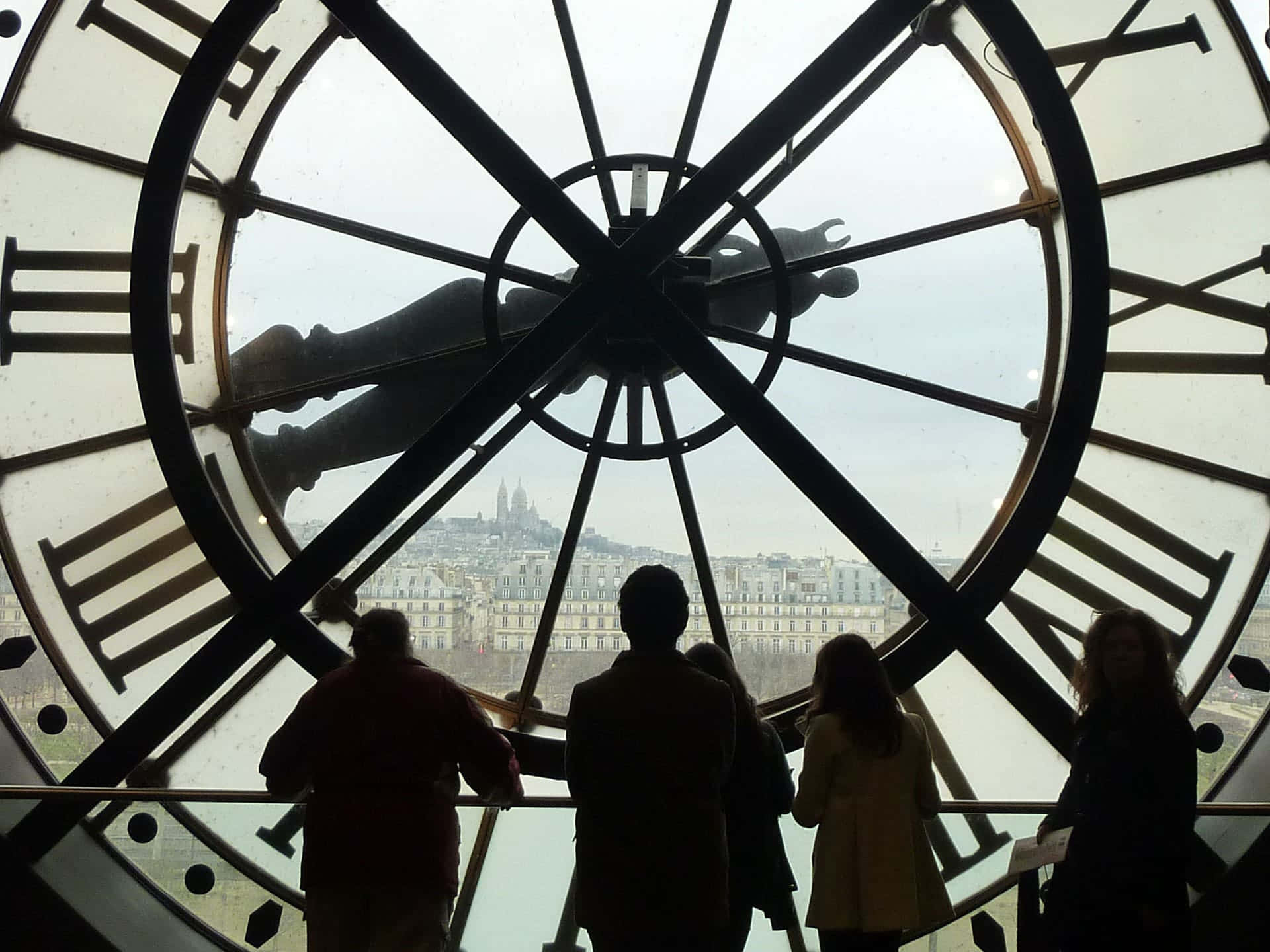 Family Silhouette At Musée Dorsay Giant Clock Background