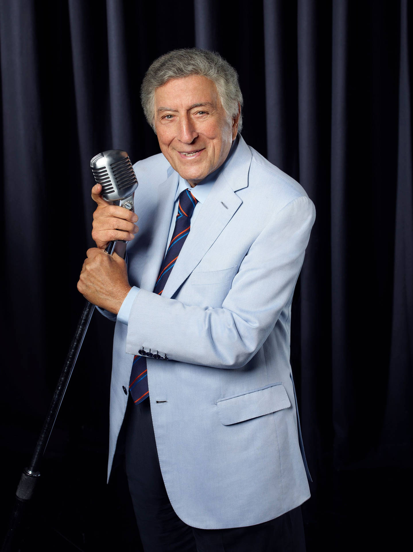 Famous American Actor Tony Bennett Background