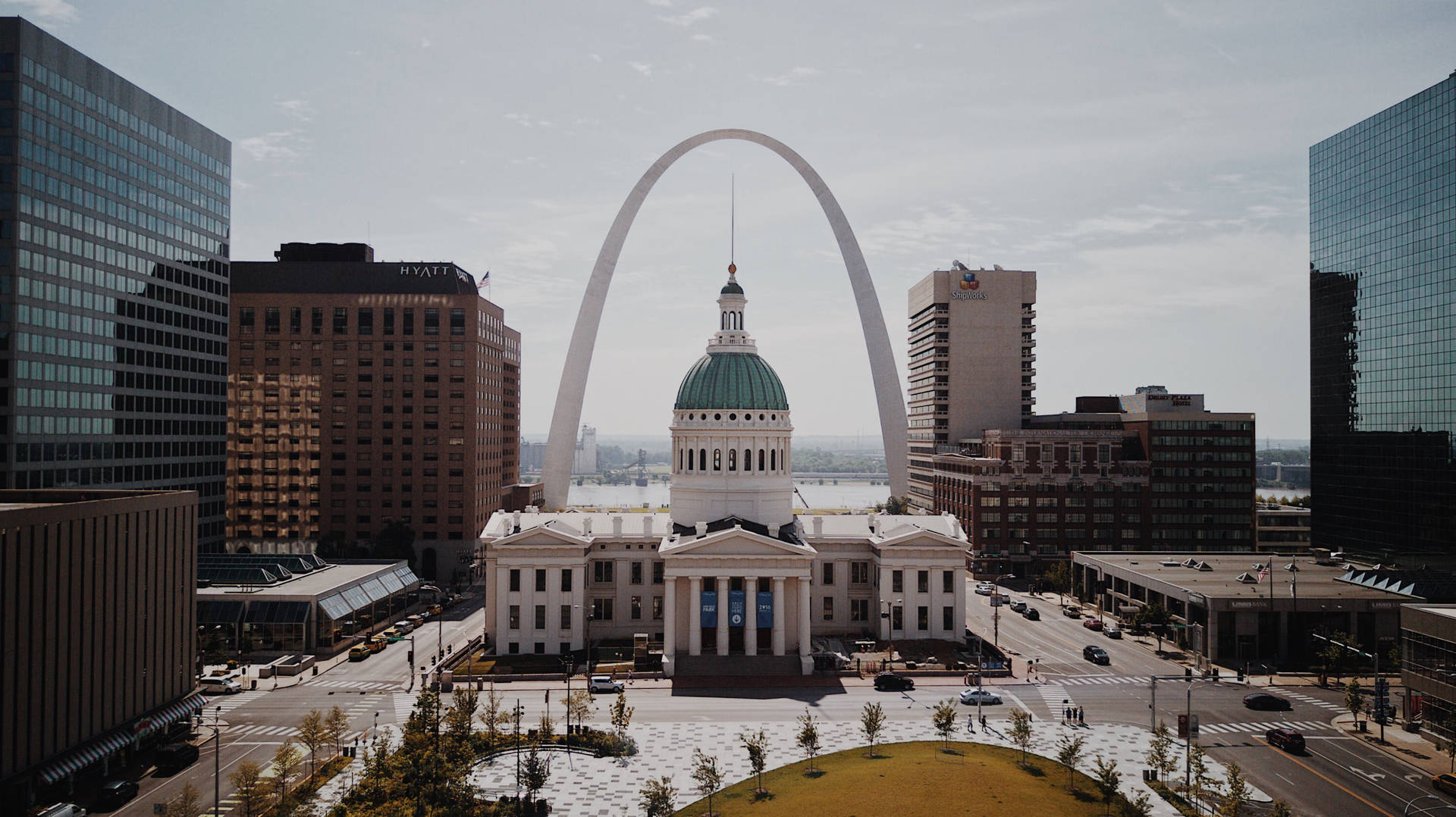 Famous Gateway Arch Of Missouri Background