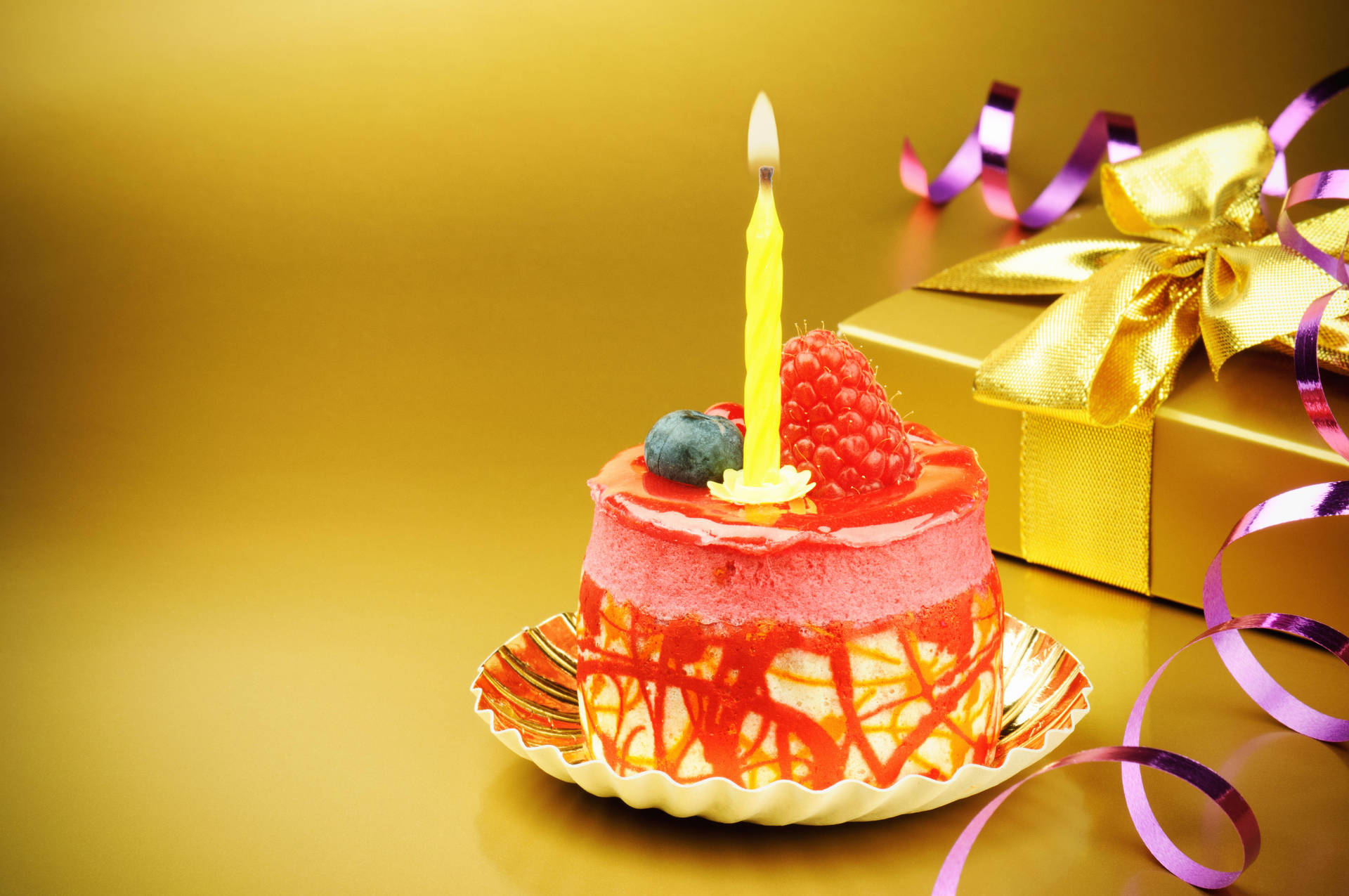 Fancy Berries Cake Birthday Background Background