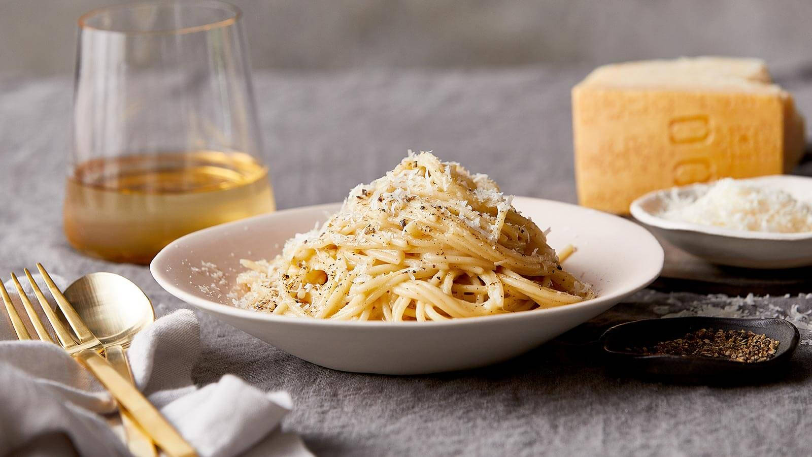 Fancy Dinner With White Wine And Cacio E Pepe Background