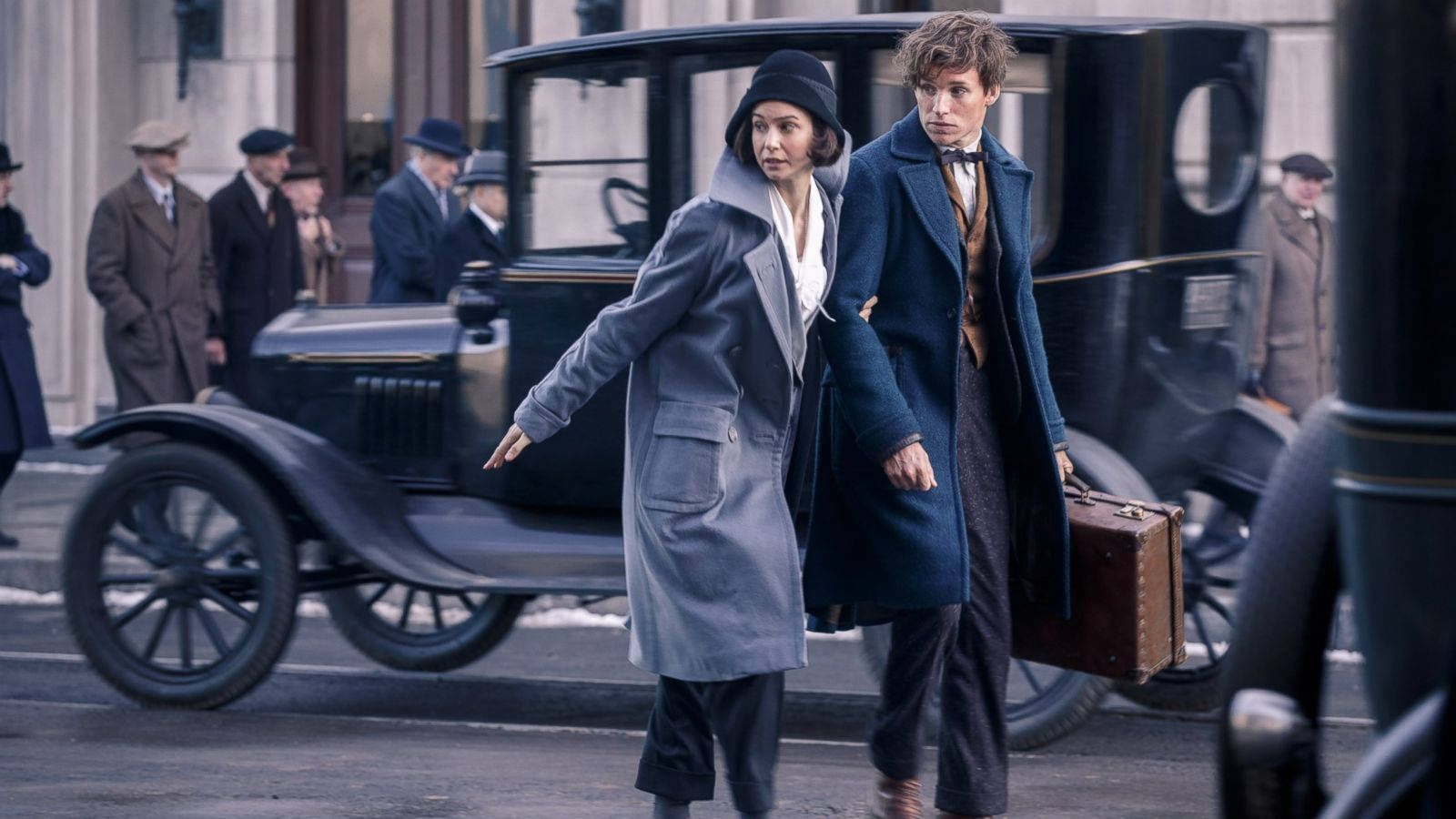 Fantastic Beasts And Where To Find Them Newt And Porpentina In The Streets Background