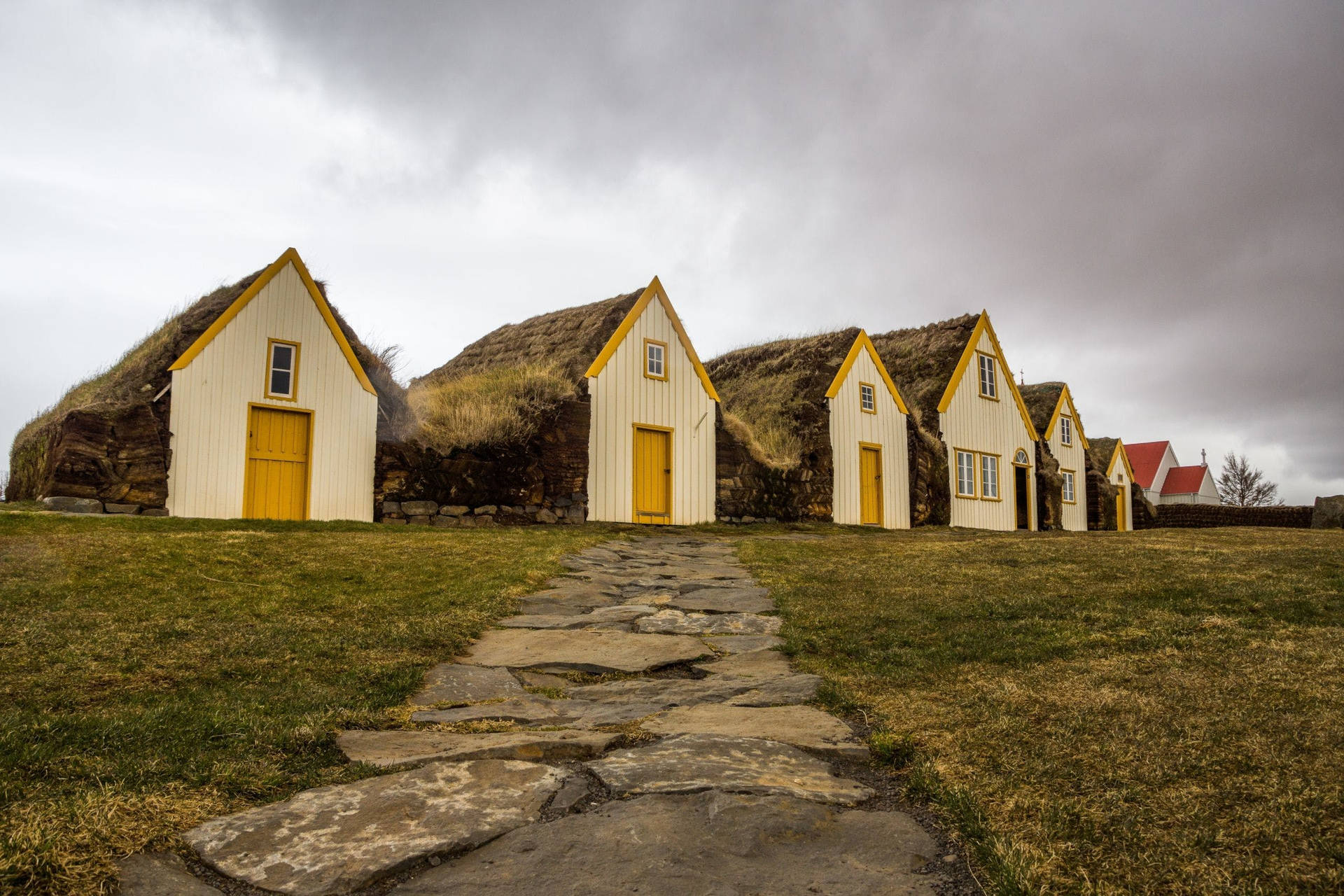 Farmhouses With Hay Roofs