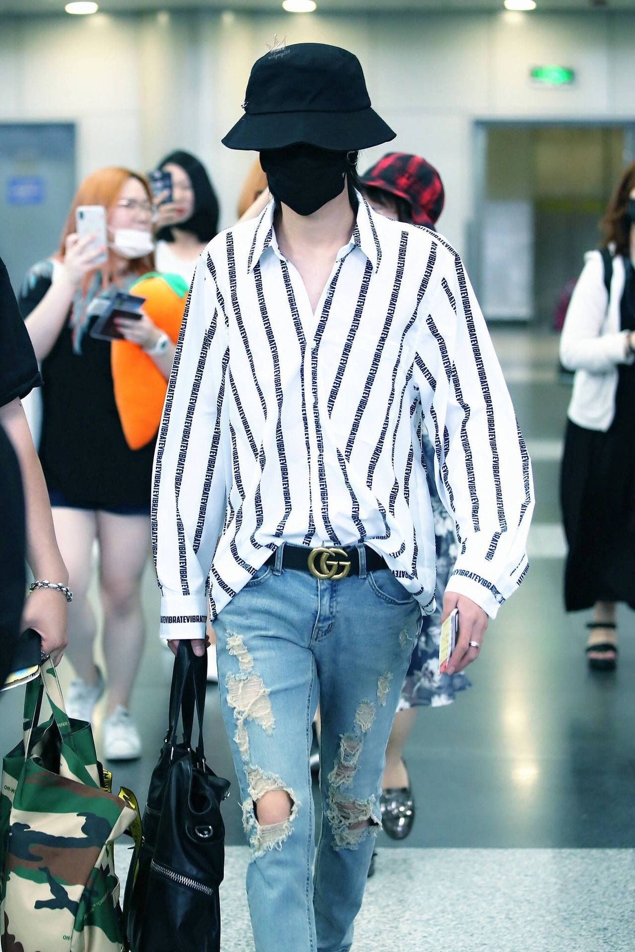 Fashion-forward K-pop Artist: 'the8' At The Airport Background
