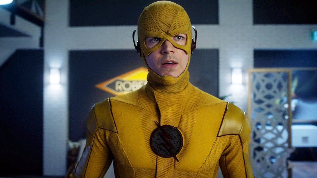 Fast Hero The Flash In Yellow Suit Background