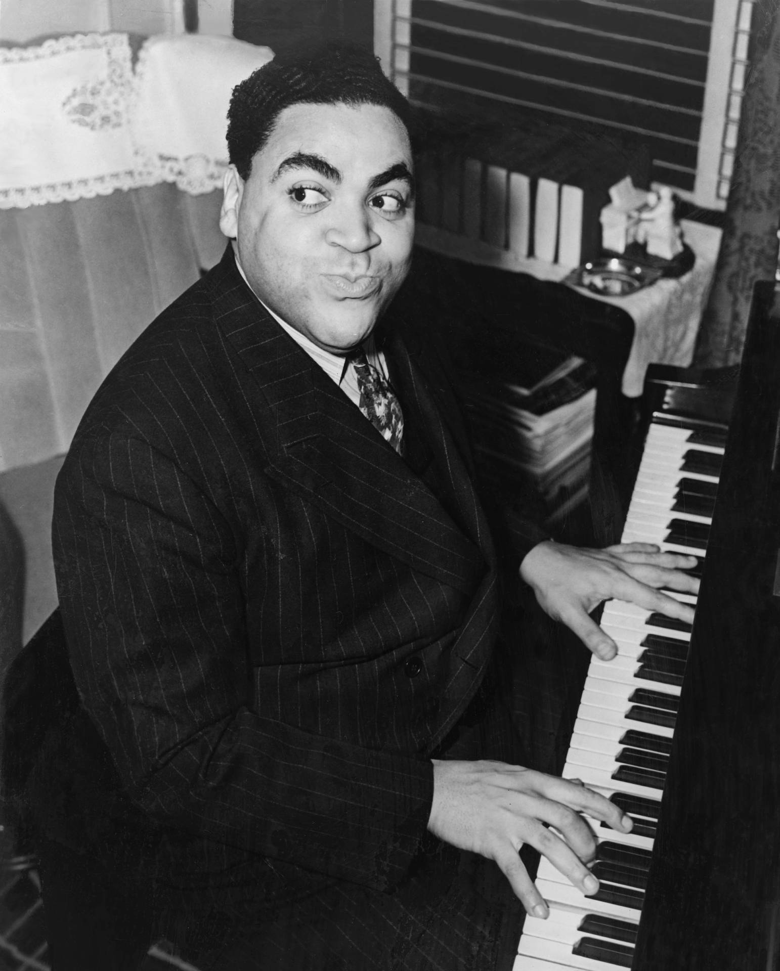 Fats Waller Playing The Piano In 1938 Background