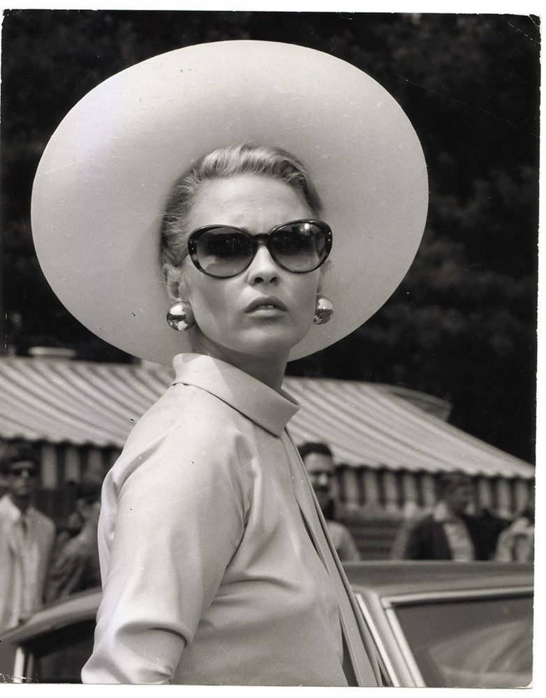 Faye Dunaway In 1999 The Thomas Crown Affair Background