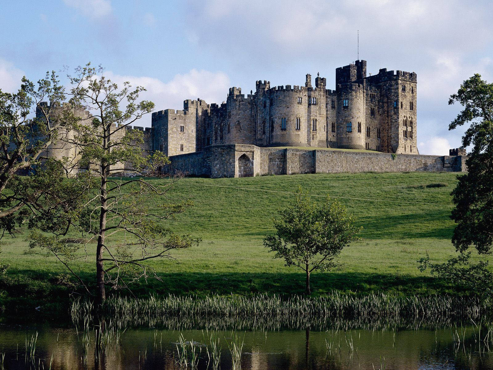 Feast Your Eyes On The Majestic Sight Of The Open Air Castle Background