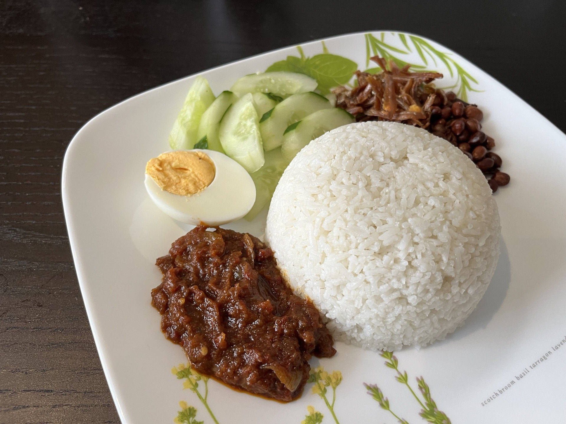 Feast Your Eyes On This Deliciously Alluring Nasi Lemak! Background