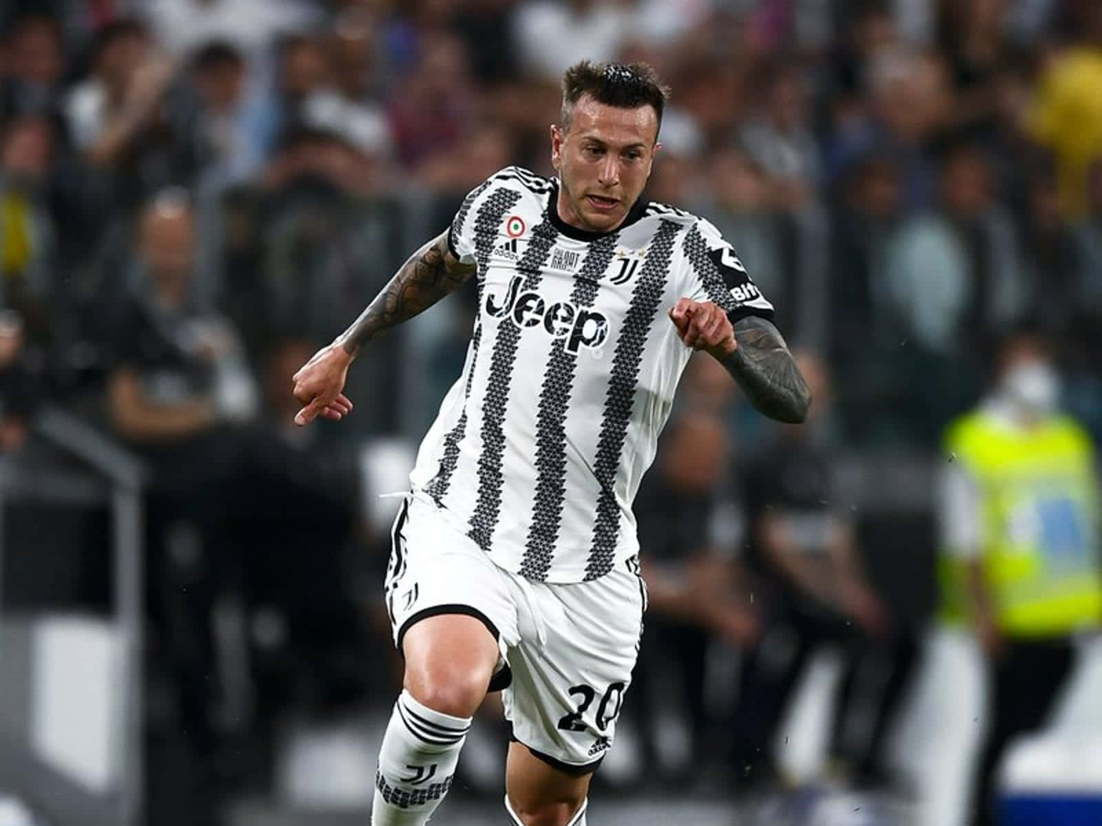 Federico Bernardeschi Running In The Field Background