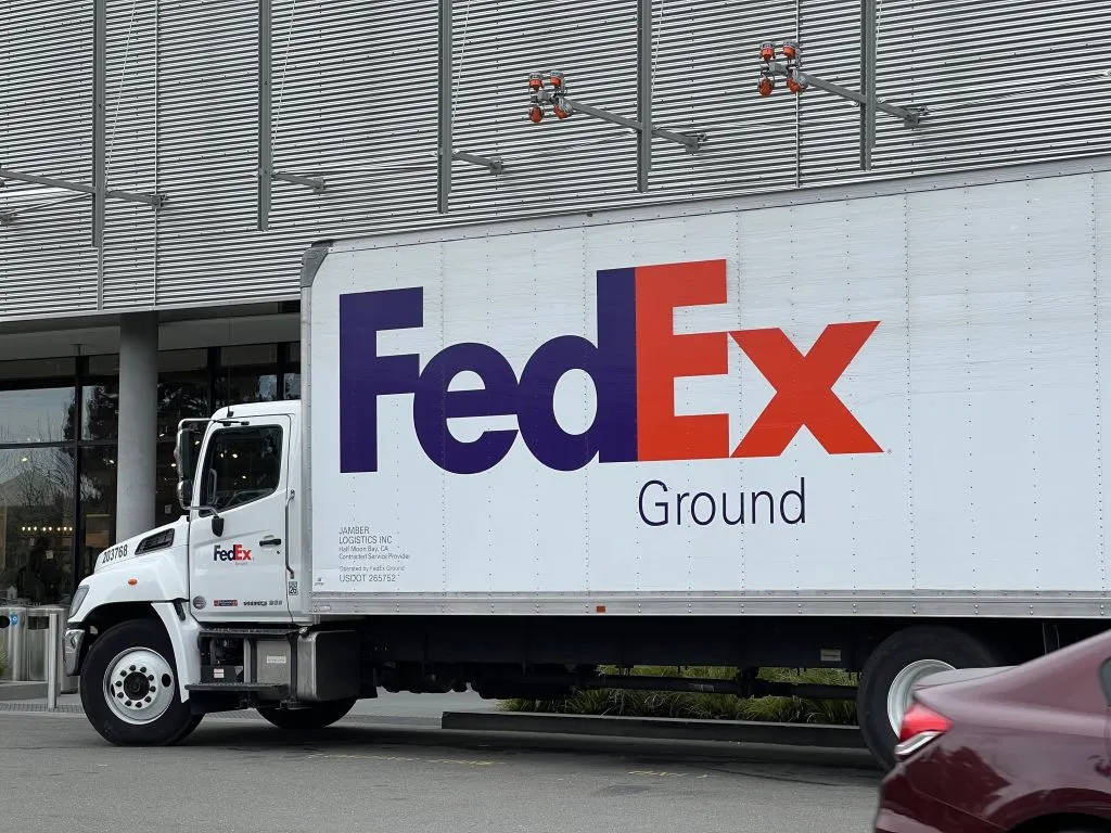 Fedex Express Delivery In Progress Background