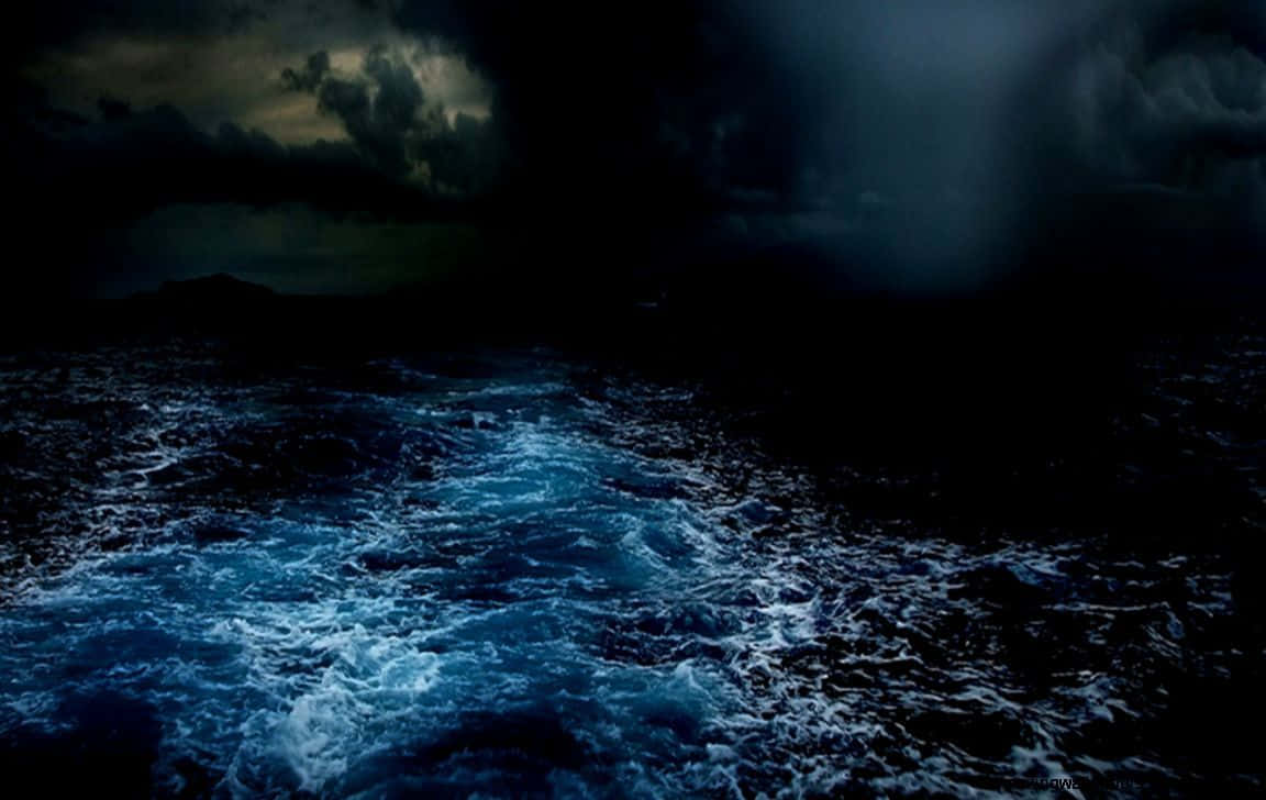 Feel The Power Of Raw Nature Through This Awe-inspiring Image Of An Ocean Storm. Background