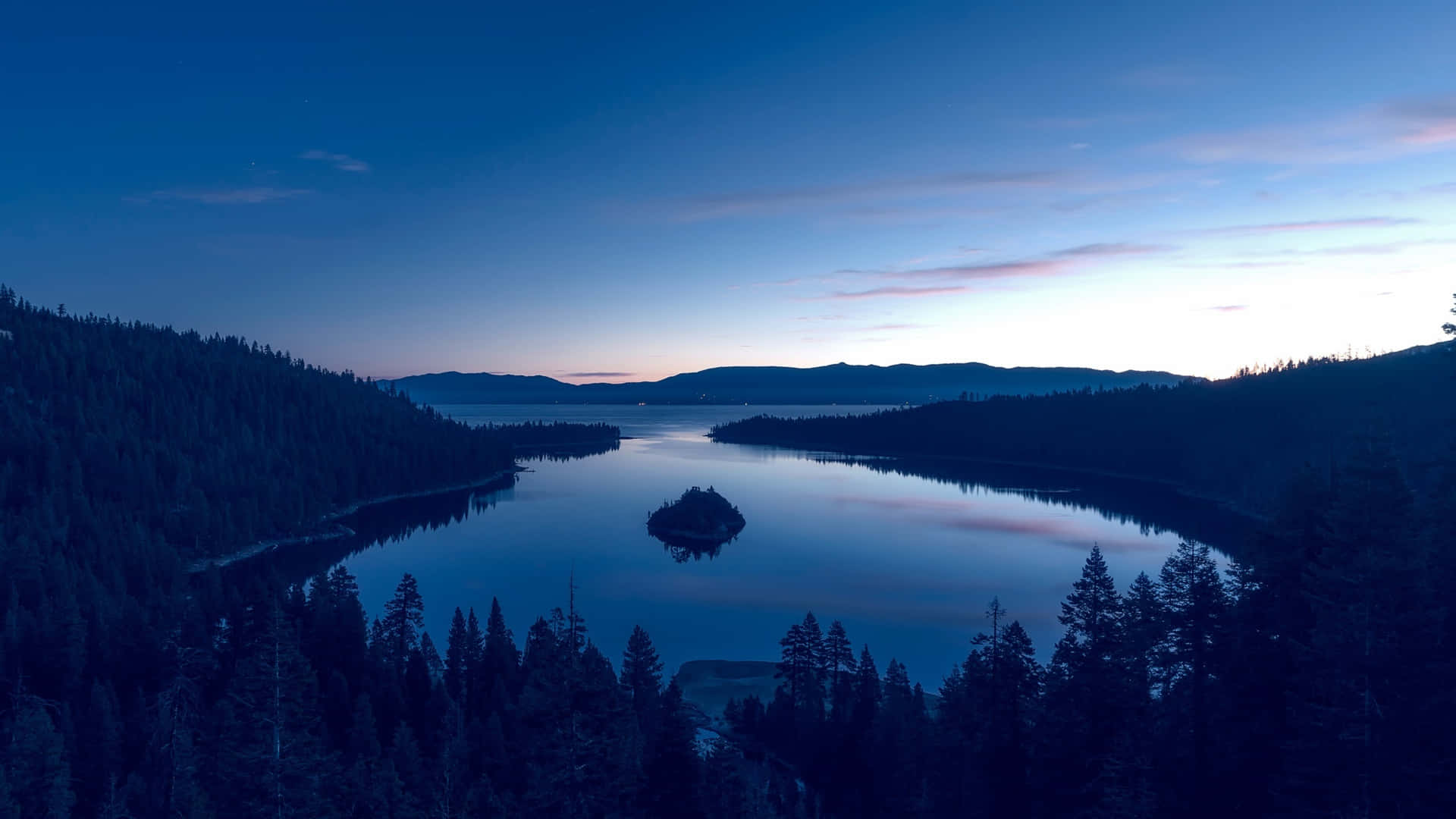 Feel The Serenity Of Lake Tahoe In 4k High Definition Background