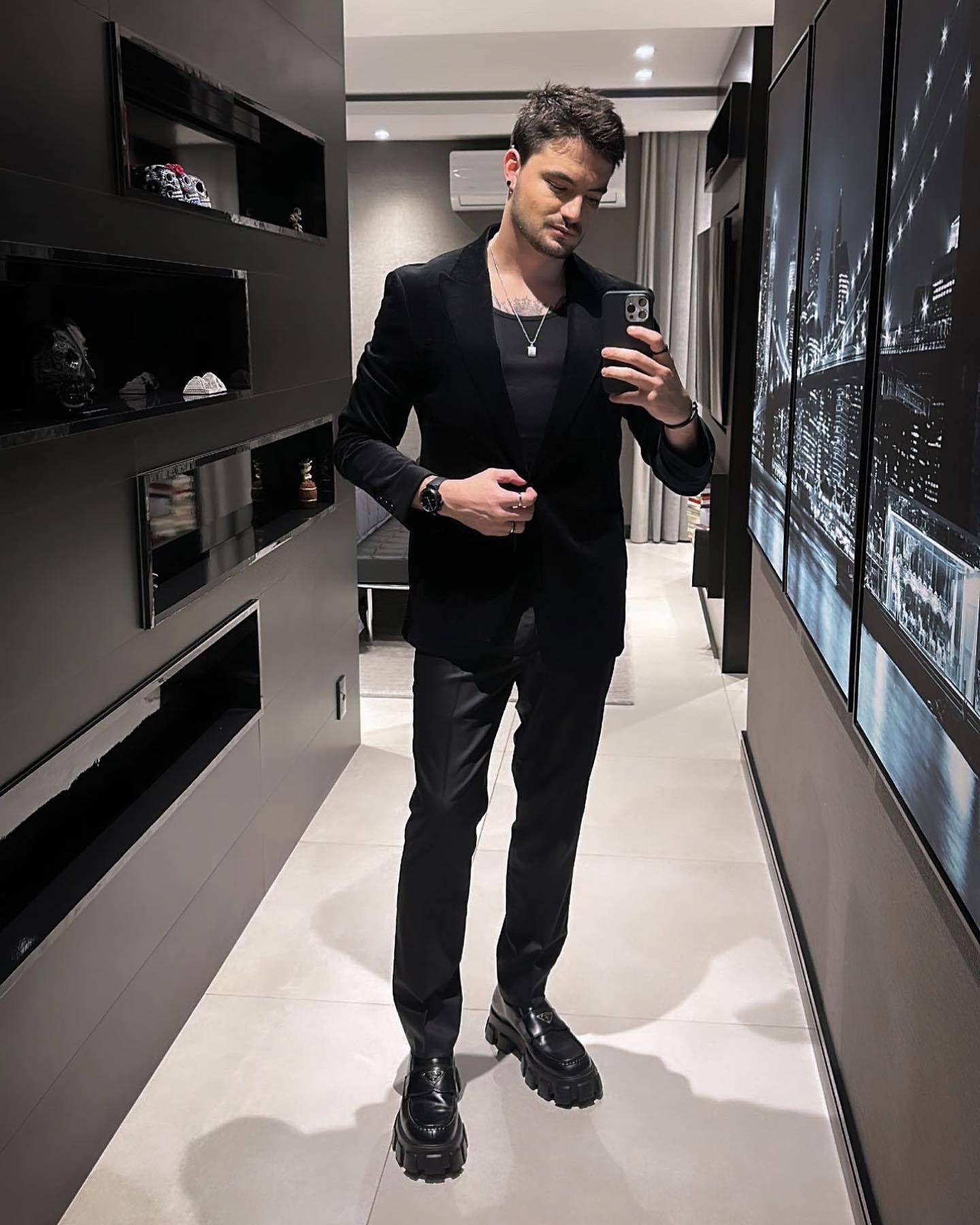 Felipe Neto Elegantly Dressed In Black Attire