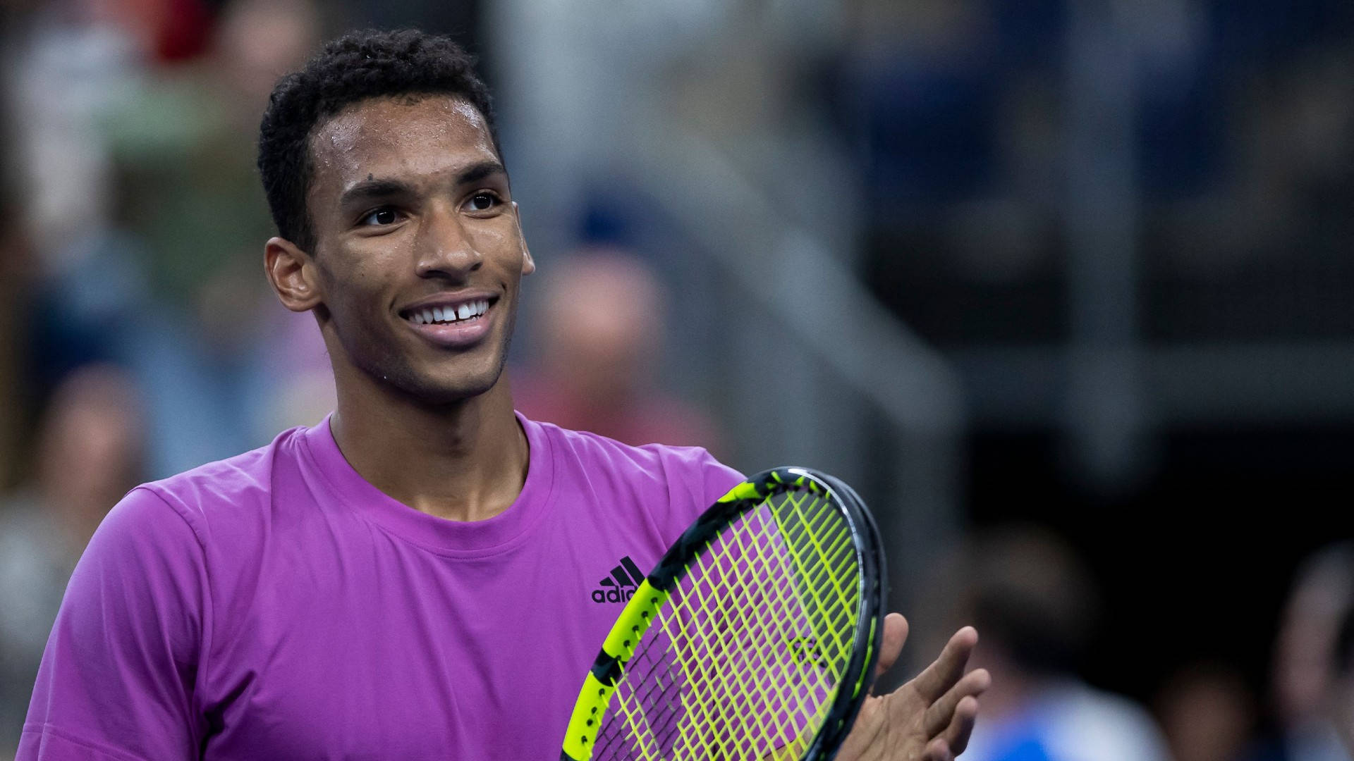 Felix Auger Aliassime Clapping Background