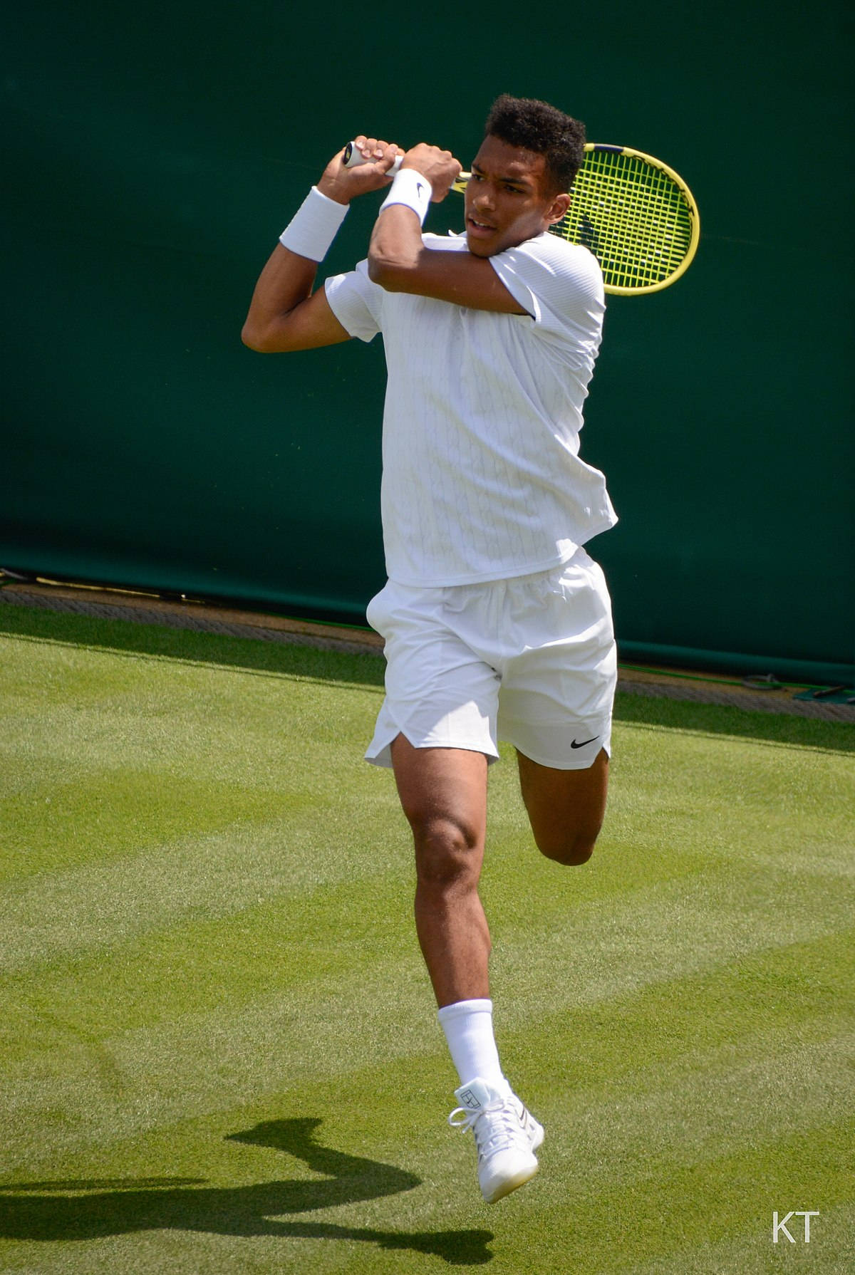 Felix Auger Aliassime Running Background