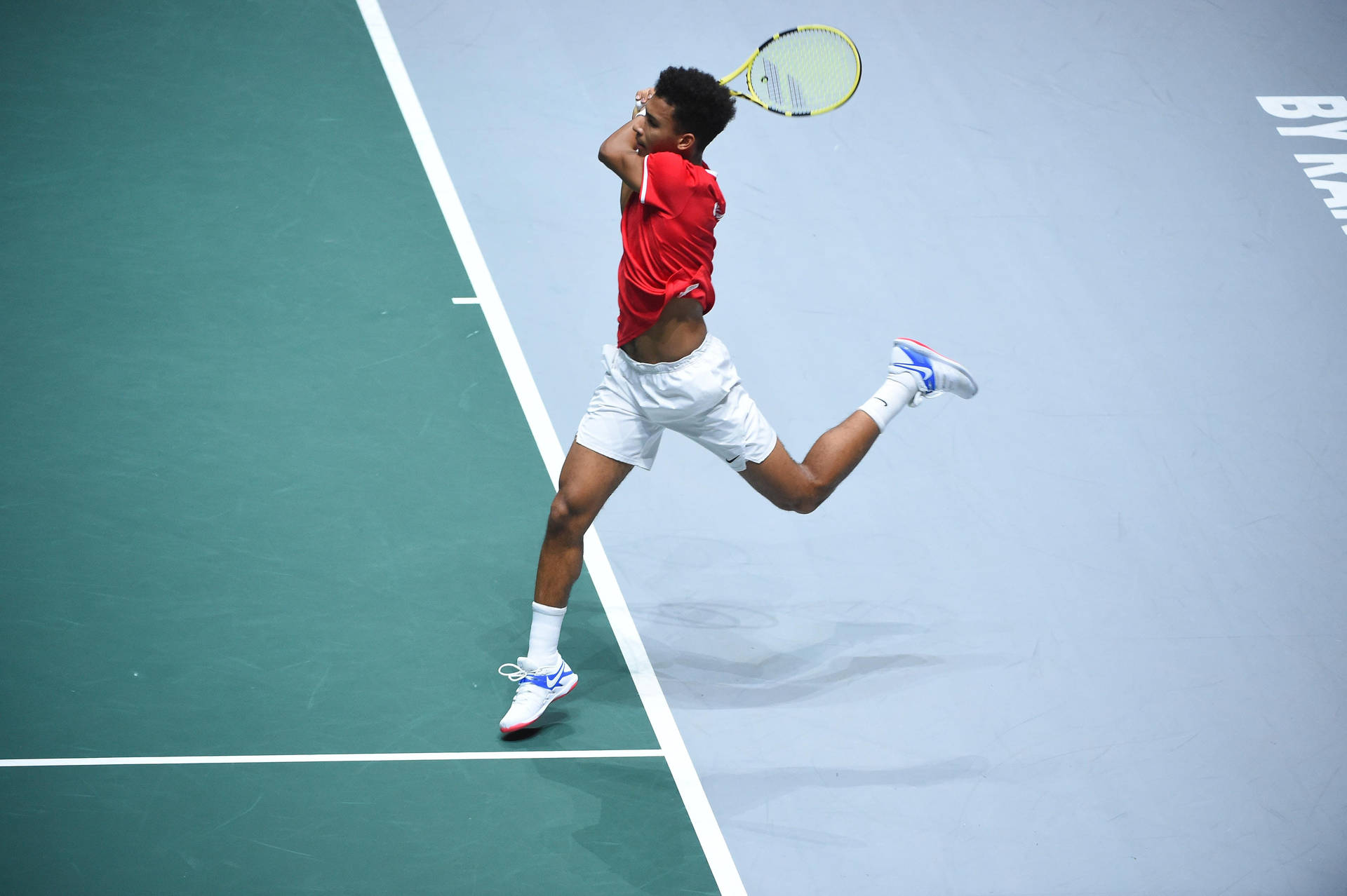 Felix Auger Aliassime Shirt Riding Up Background