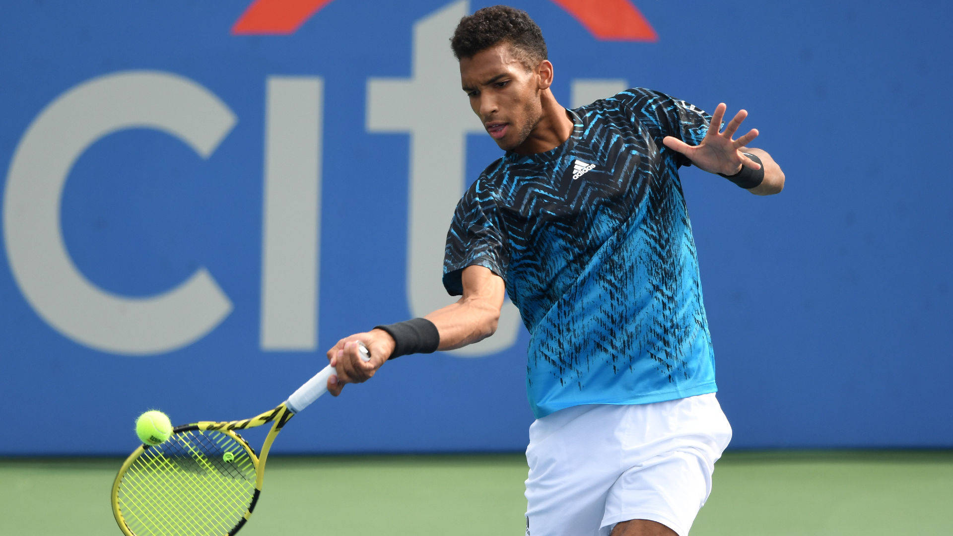 Felix Auger Aliassime Underhand Receive Background