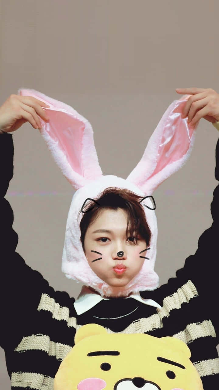 Felix Of Stray Kids Showing Off His Smize Background