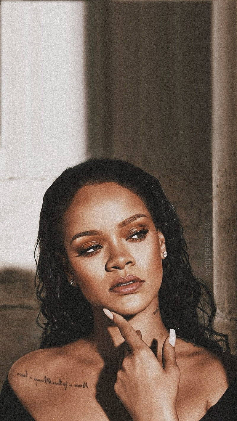 Fenty Rihanna Finger On Chin