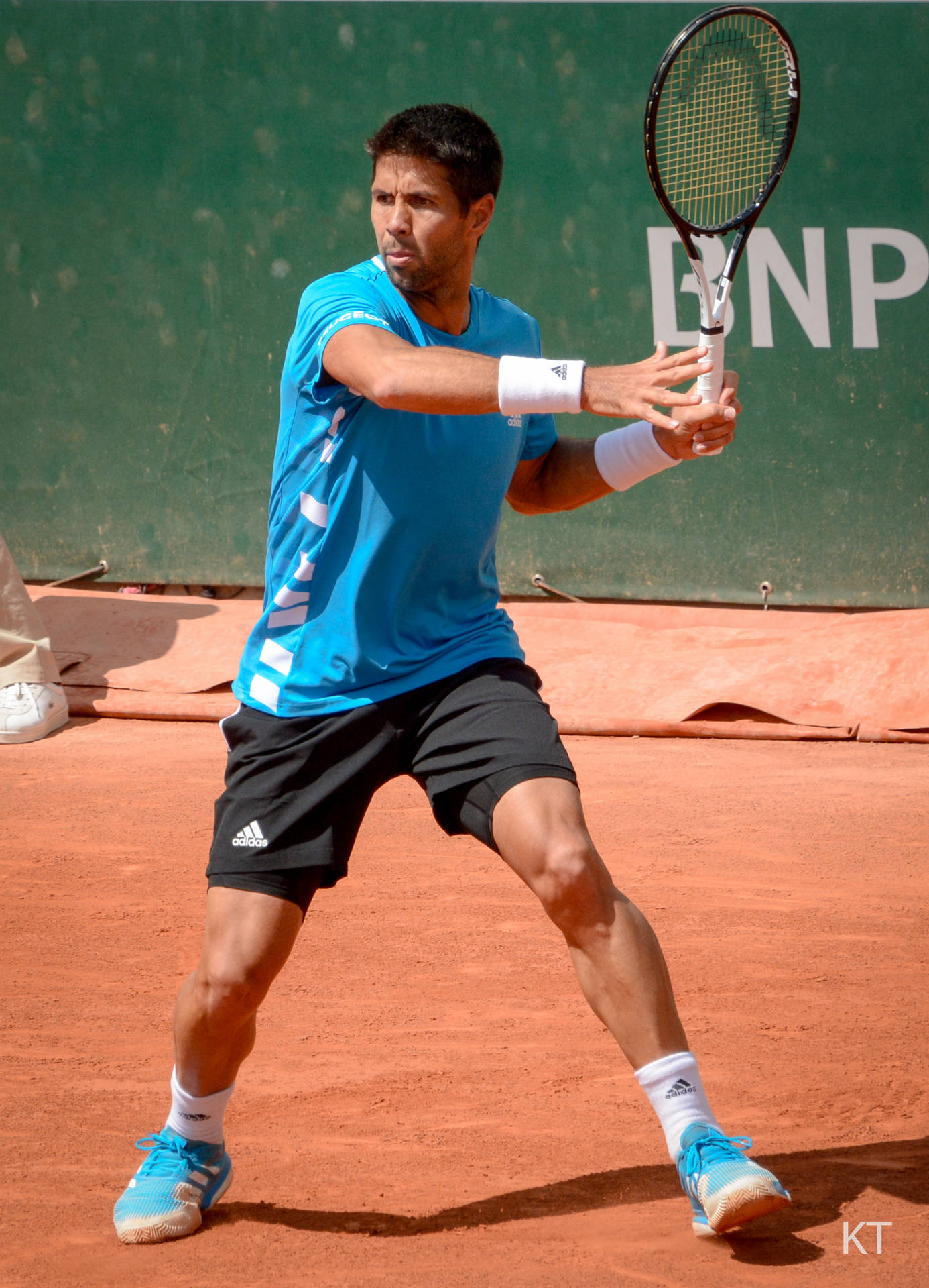 Fernando Verdasco Dressed For The Weather Background