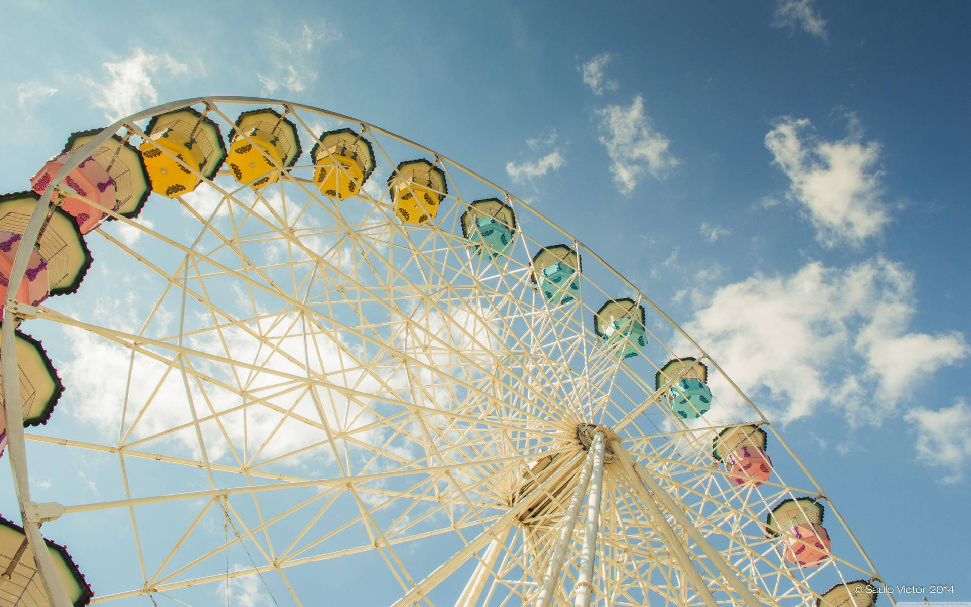 Ferris Wheel With Unique Pods Background